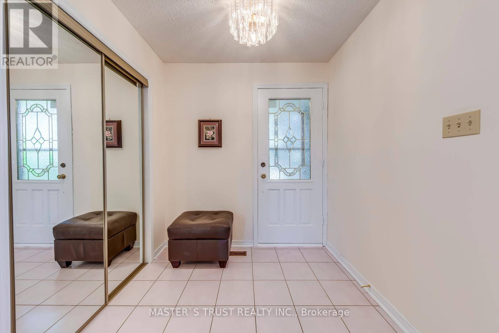 Mississauga (east Credit), ON L5V1E3,4370 GOLDENROD CRESCENT