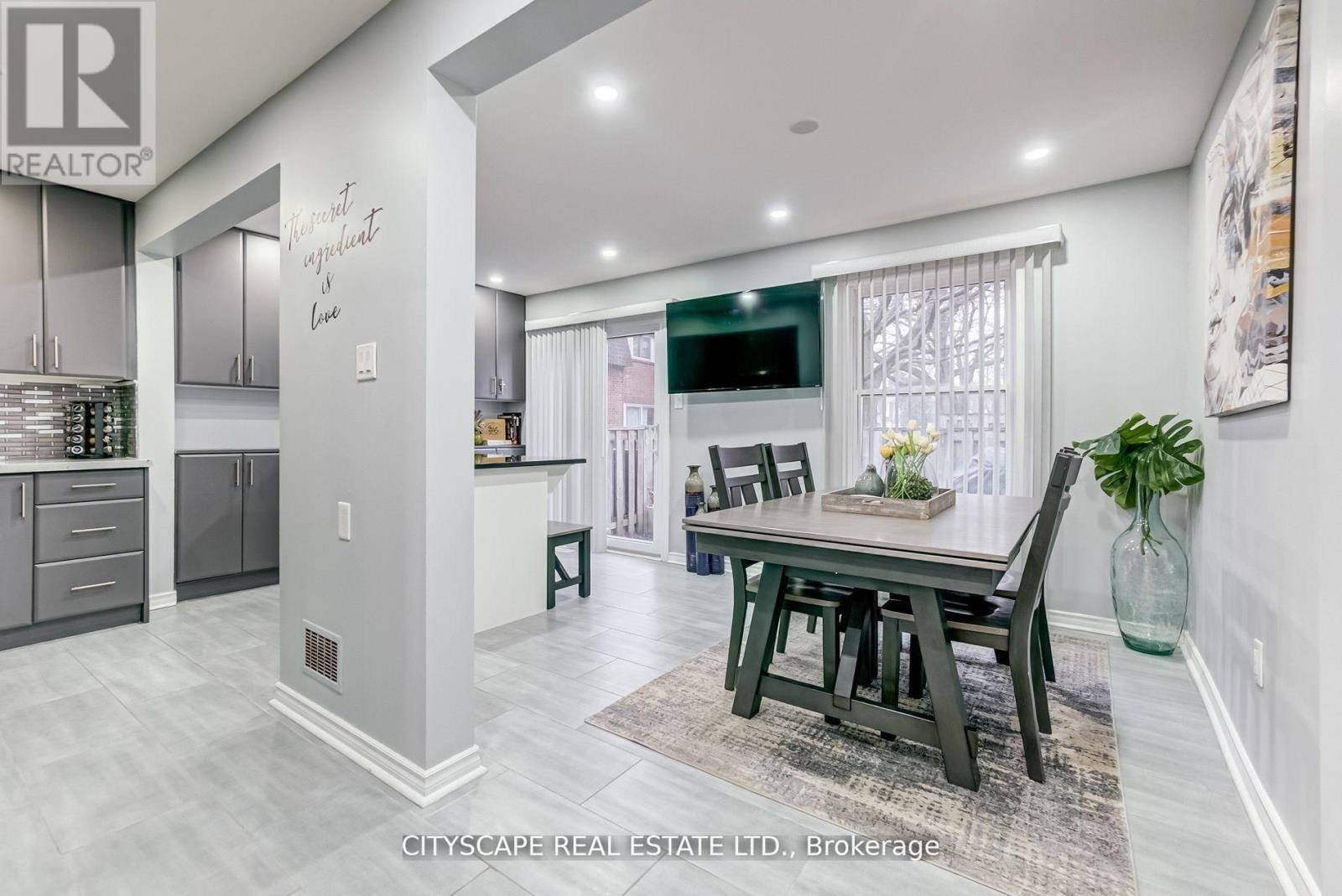 Milton (om Old Milton), ON L9T1B3,30 Heslop RD #17