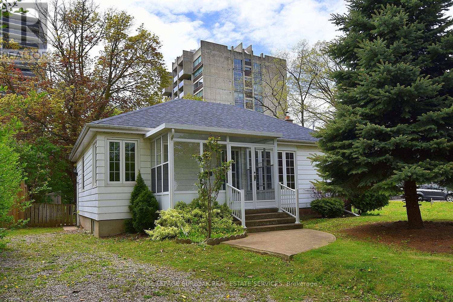 430 QUEEN MARY DRIVE, Oakville (co Central), ON L6K3M1
