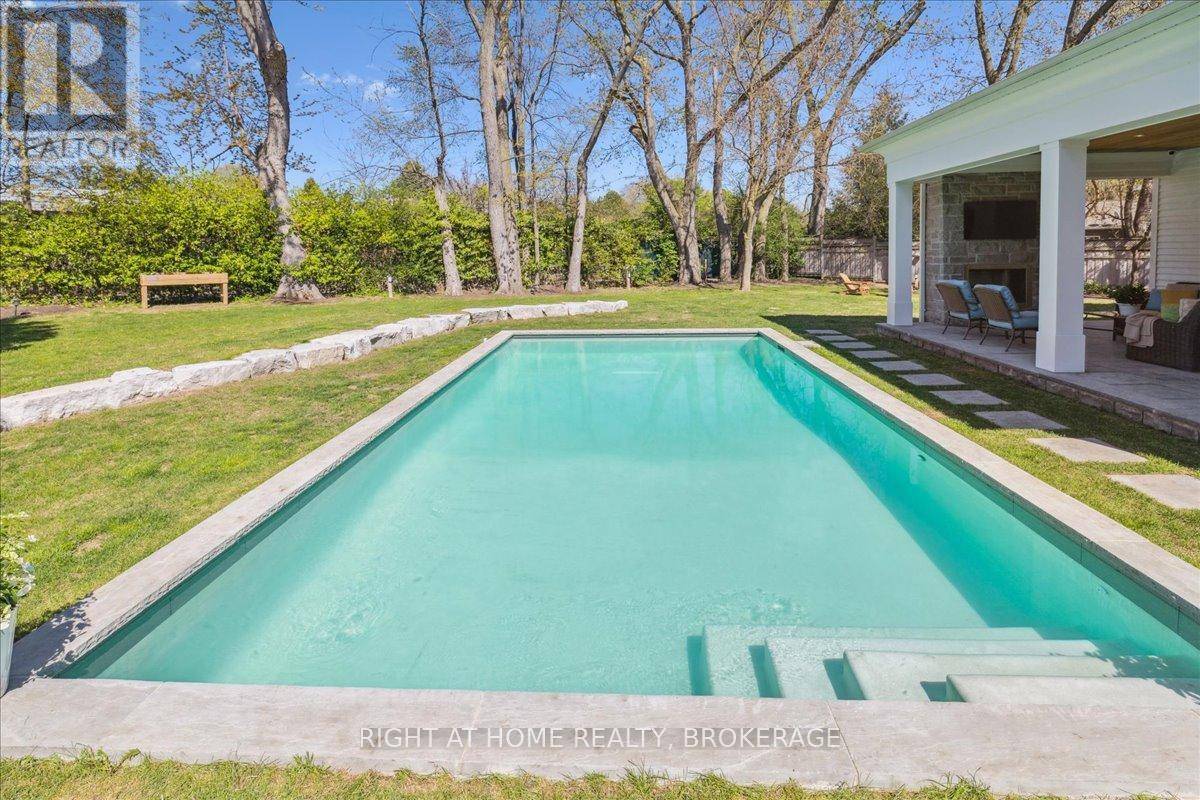 Oakville (mo Morrison), ON L6J1Z2,1253 CRAWFORD COURT