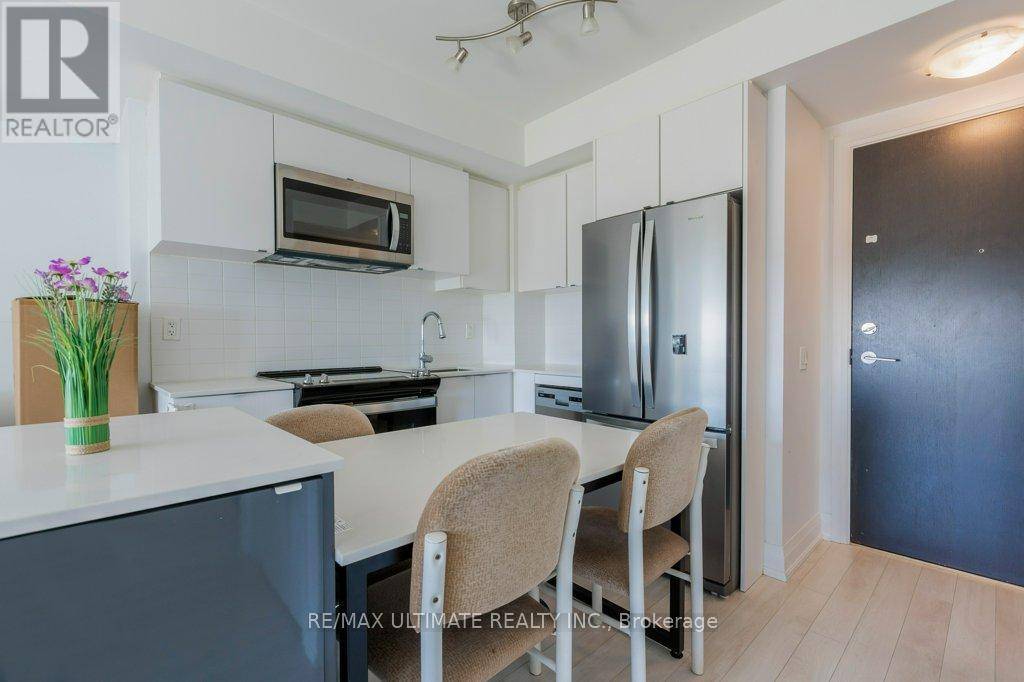 Toronto (brookhaven-amesbury), ON M6L0A6,1461 Lawrence AVE West #2001