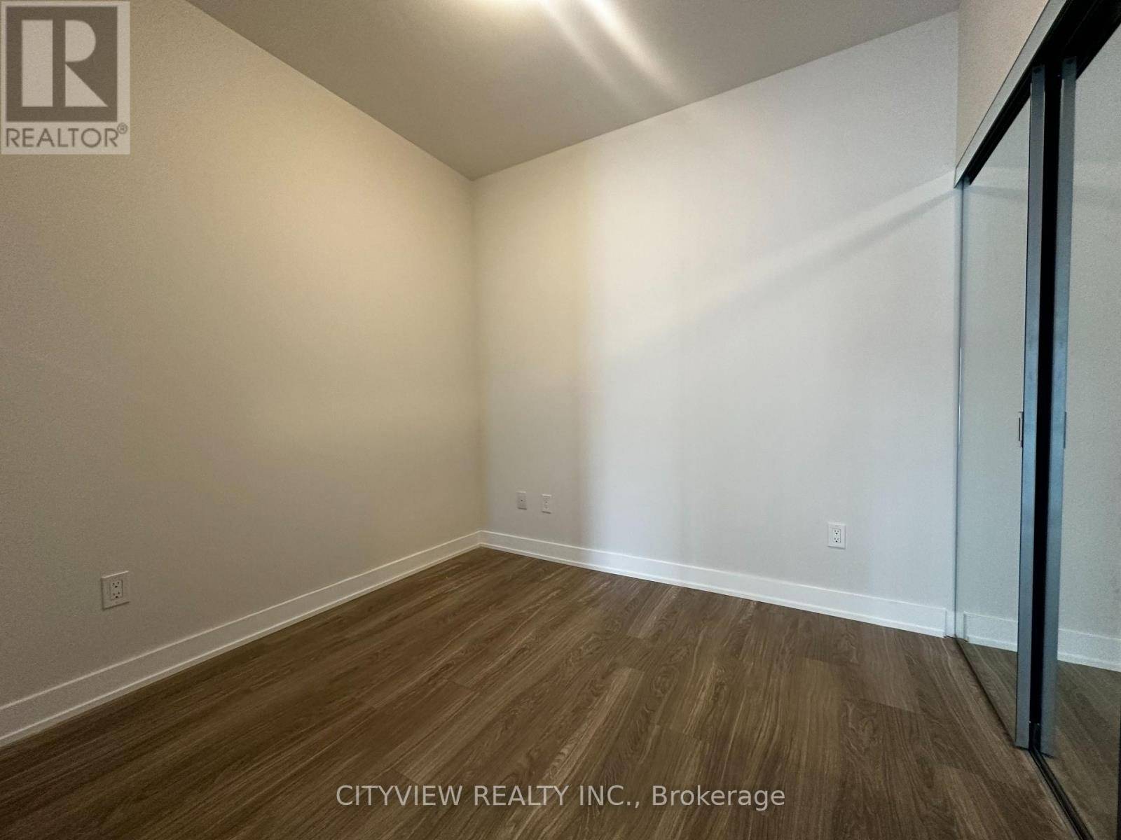 Mississauga (city Centre), ON L5B0L6,430 Square One DR #1409