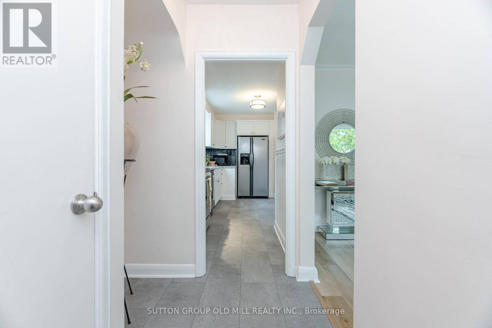 Toronto (alderwood), ON M8W4C8,112 NORTH CARSON STREET