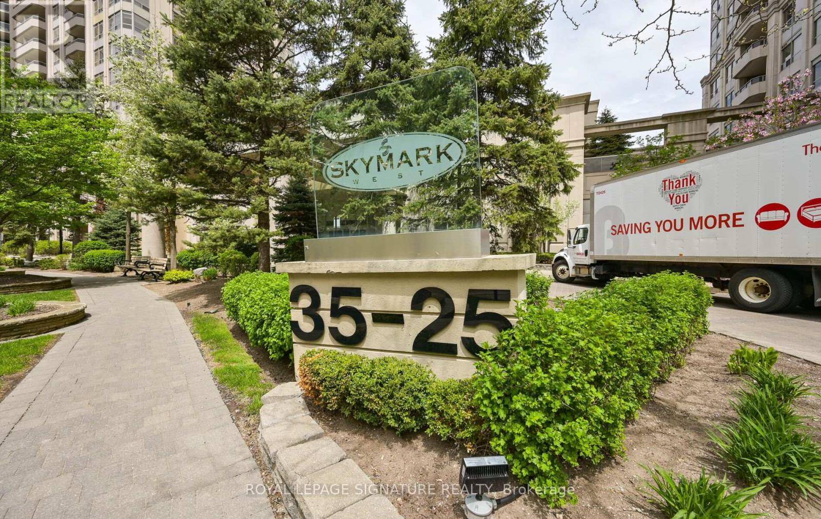Mississauga (hurontario), ON L5R4B1,25 Kingsbridge Garden CIR #1126