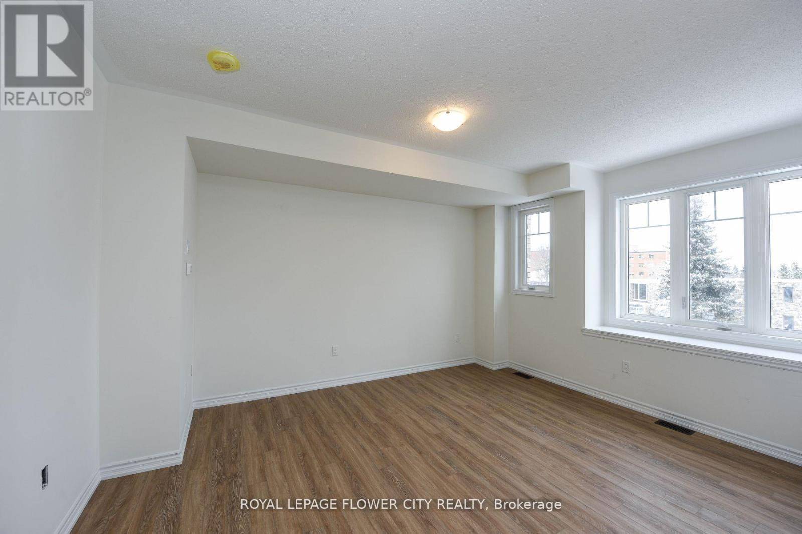 Orangeville, ON L9W2E4,68 First ST #5