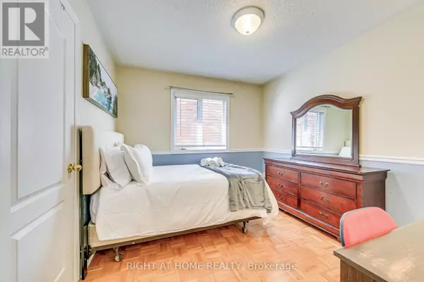Mississauga (meadowvale Village), ON L5W1T4,814 BRASS WINDS PLACE