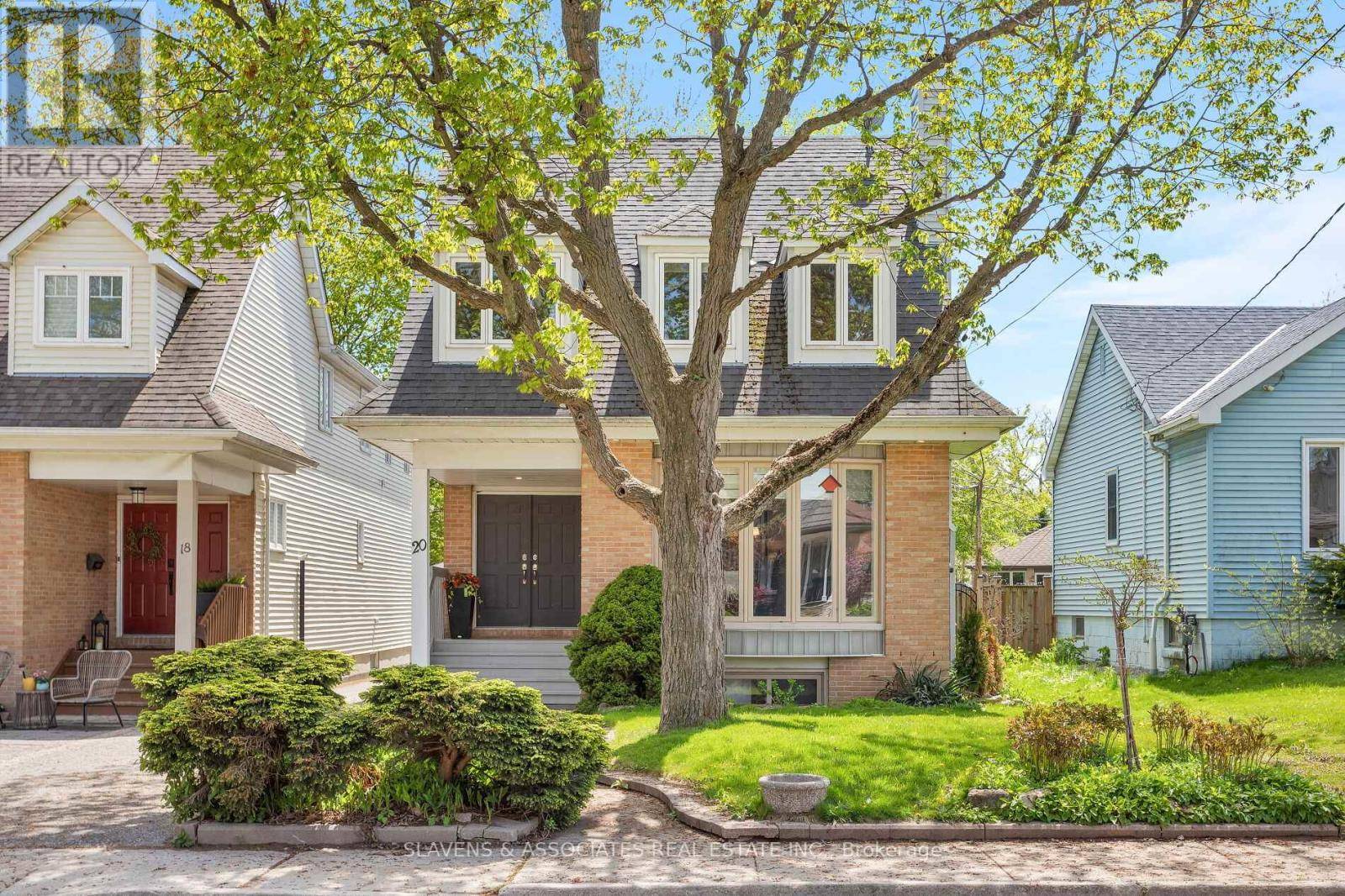 20 BENSON AVENUE, Mississauga (port Credit), ON L5H2P4