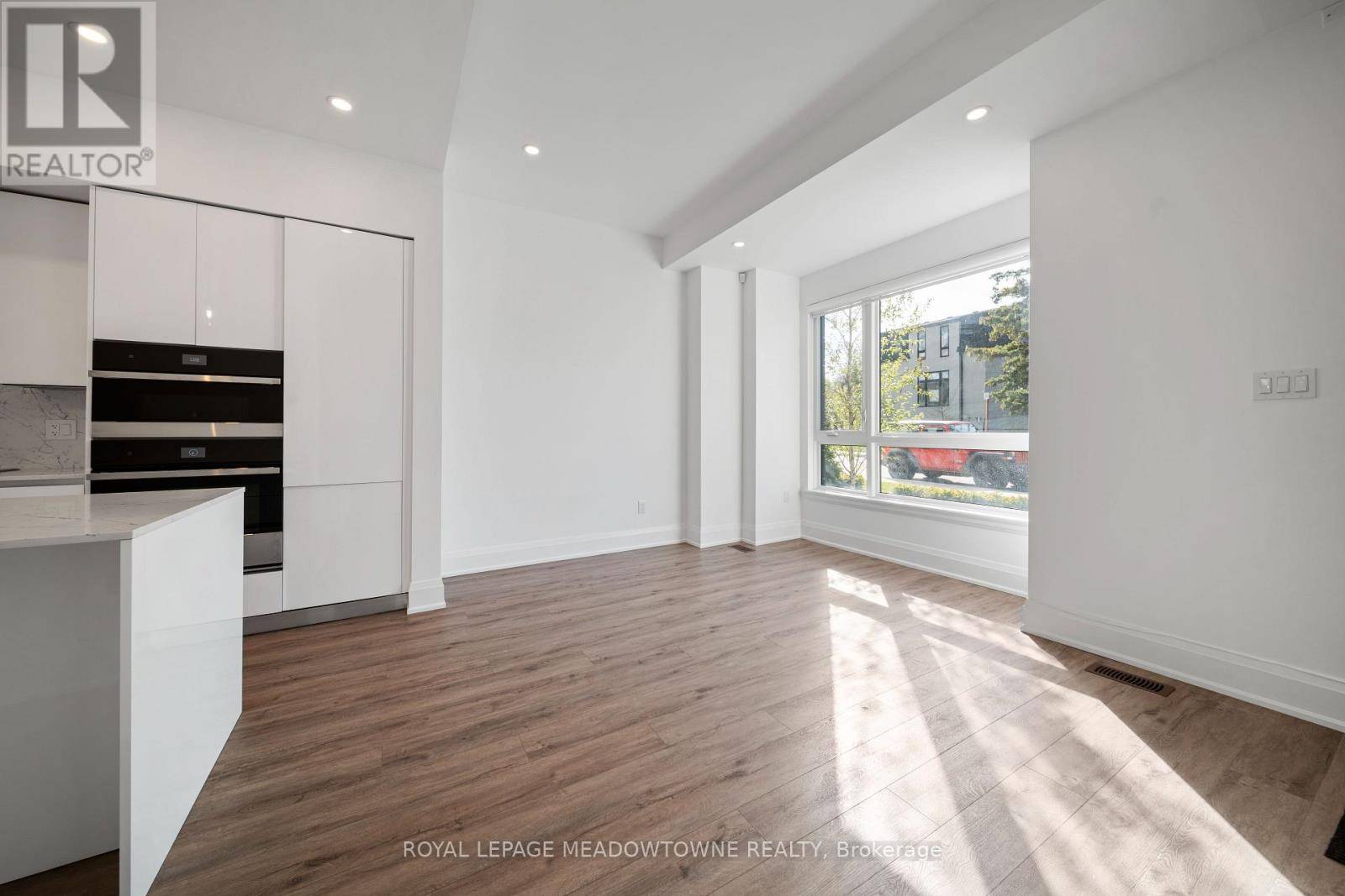 Mississauga (port Credit), ON L5H1K4,121 HIGH STREET W