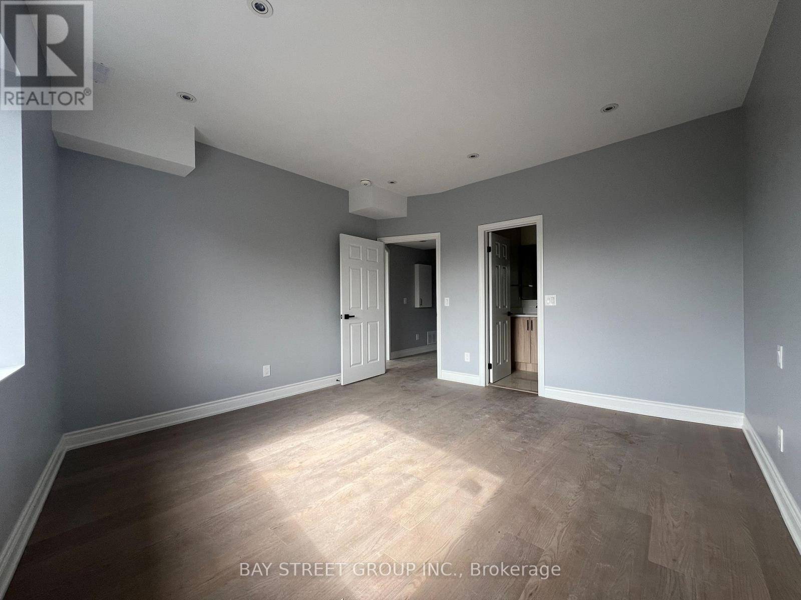 Toronto (mimico), ON M8V1C3,2386 Lake Shore BLVD West #201
