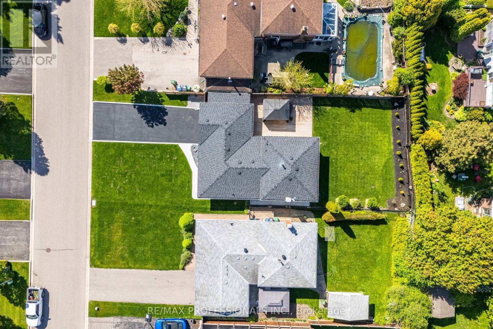 Caledon (bolton East), ON L7E2A2,267 BELL AIR DRIVE