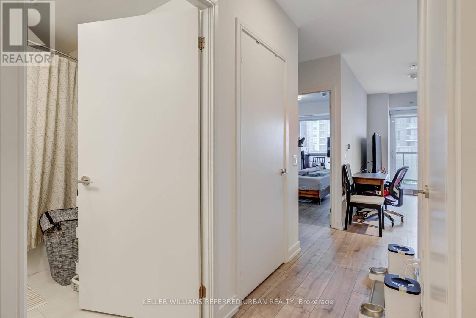 Toronto (islington-city Centre West), ON M9B0C9,30 Samuel Wood WAY #401