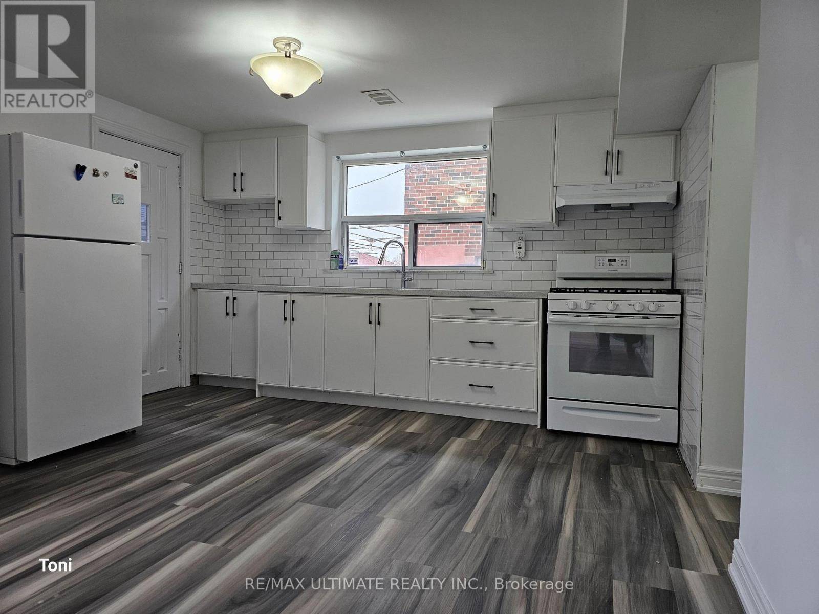 Toronto (brookhaven-amesbury), ON M6M2N9,55 GOTHAM COURT