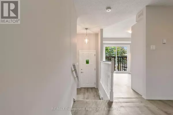 Oakville (co Central), ON L6K1R9,13 NORMANDY PLACE