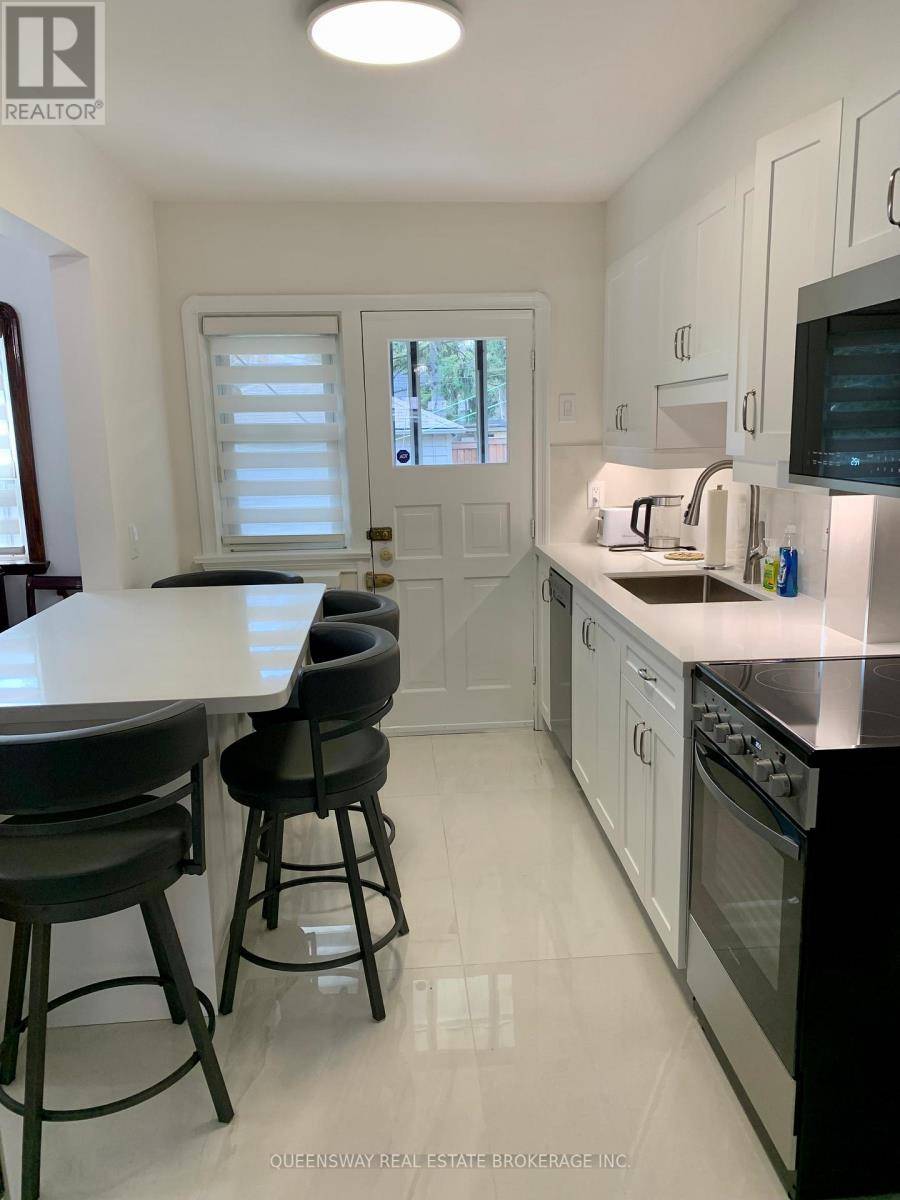 Toronto (lambton Baby Point), ON M6S3Z8,420 JANE STREET