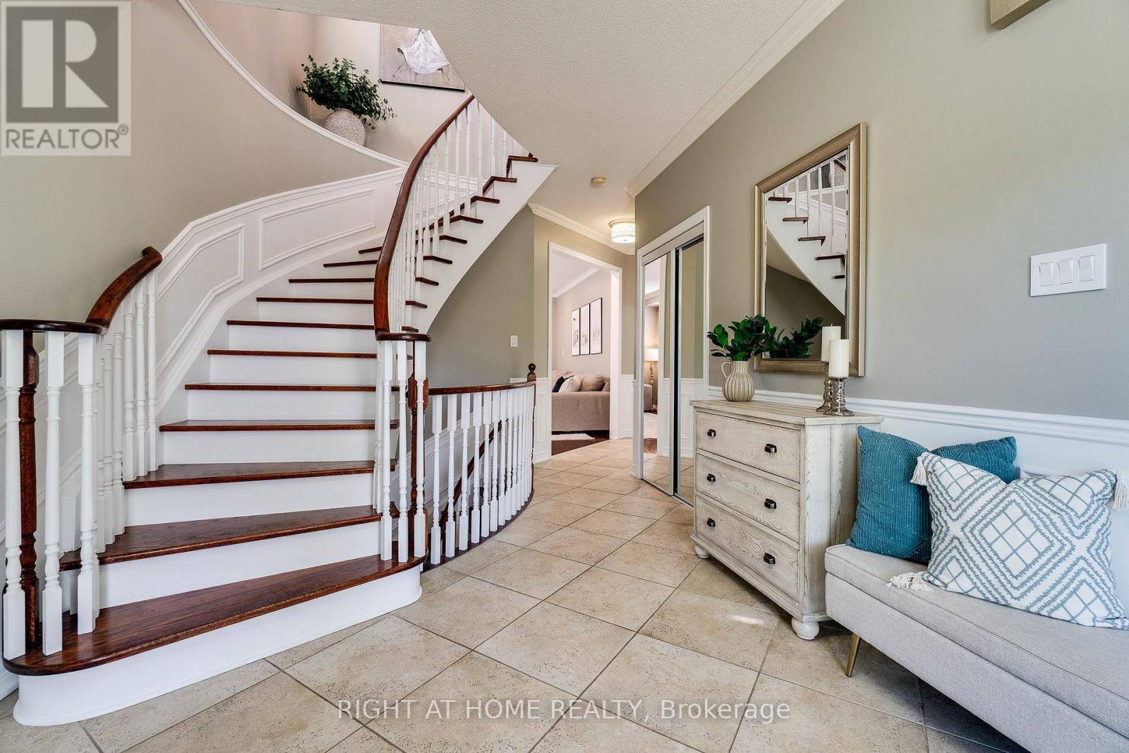 Milton (de Dempsey), ON L9T6E5,164 COOKE CRESCENT
