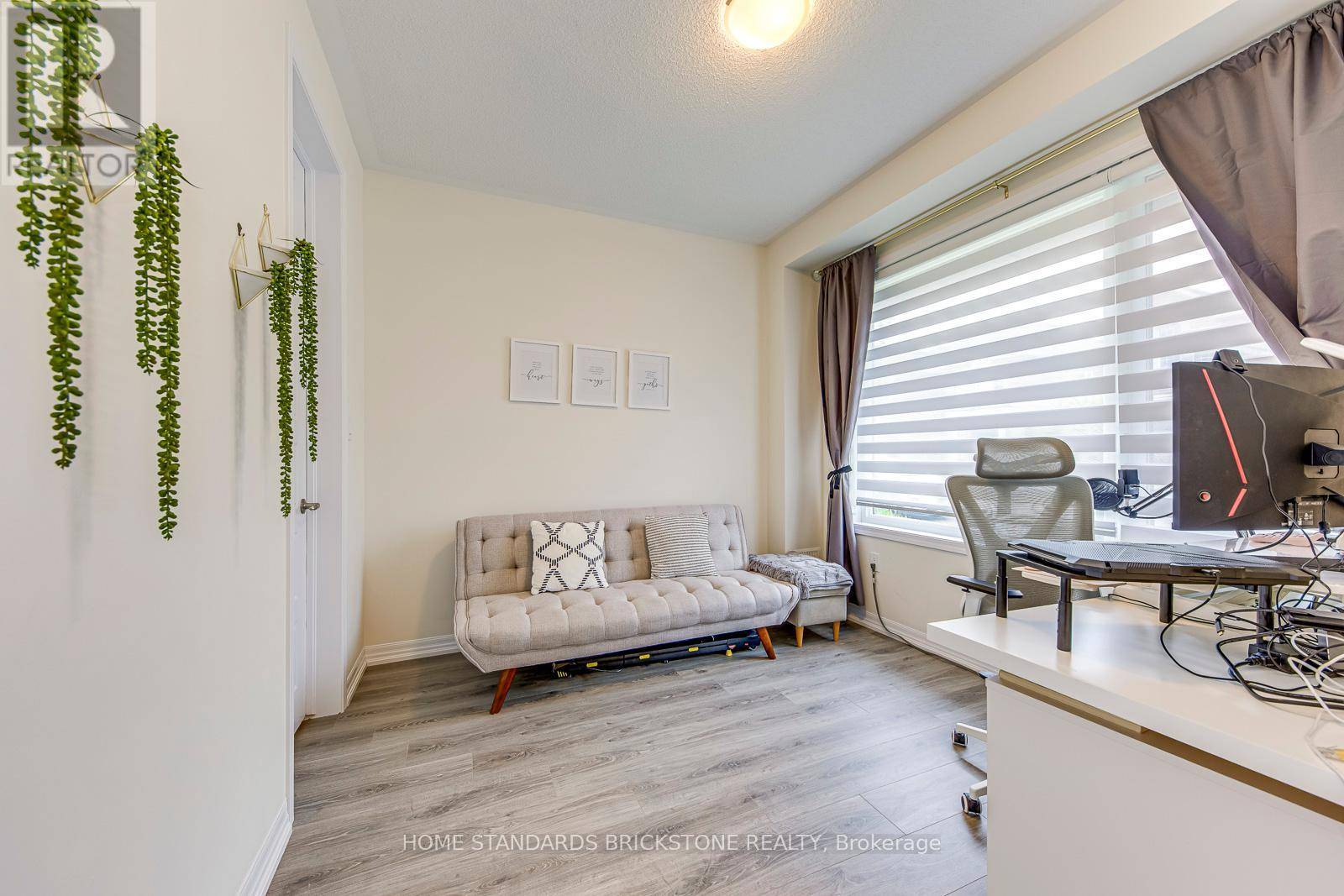 Oakville (go Glenorchy), ON L6M1S2,230 HAROLD DENT TRAIL