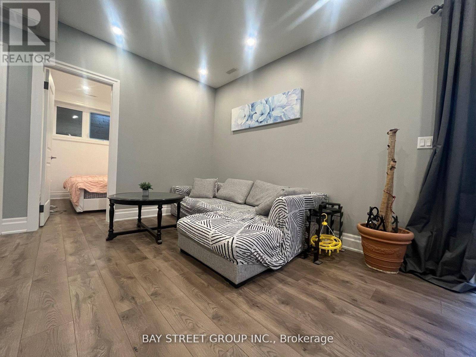 Oakville (wo West), ON L6L2C3,1243 Bridge RD #Lower