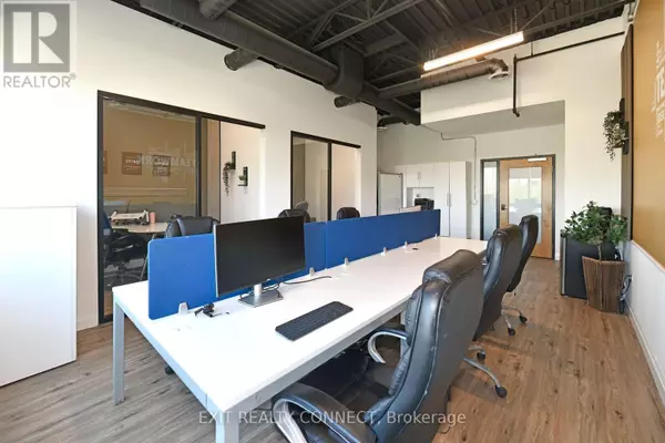Oakville (br Bronte), ON L6L6X9,3485 Rebecca ST #209