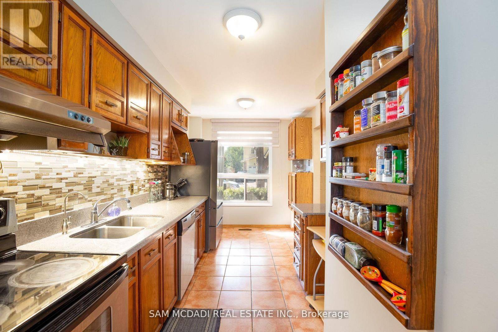 Mississauga (creditview), ON L5B2V9,4043 Pavillion CT #Upper