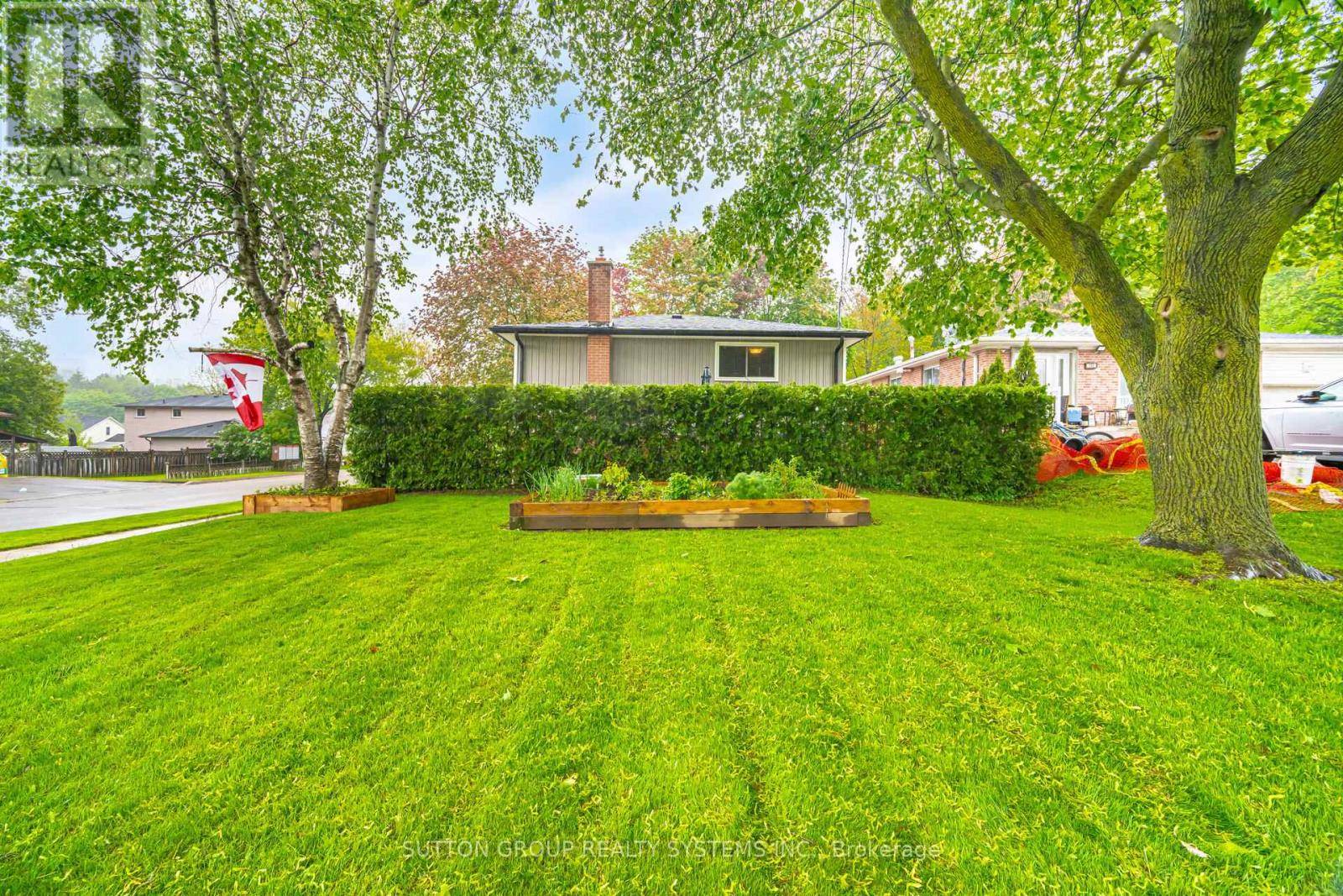 Caledon (bolton West), ON L7E2S8,175 CONNAUGHT CRESCENT