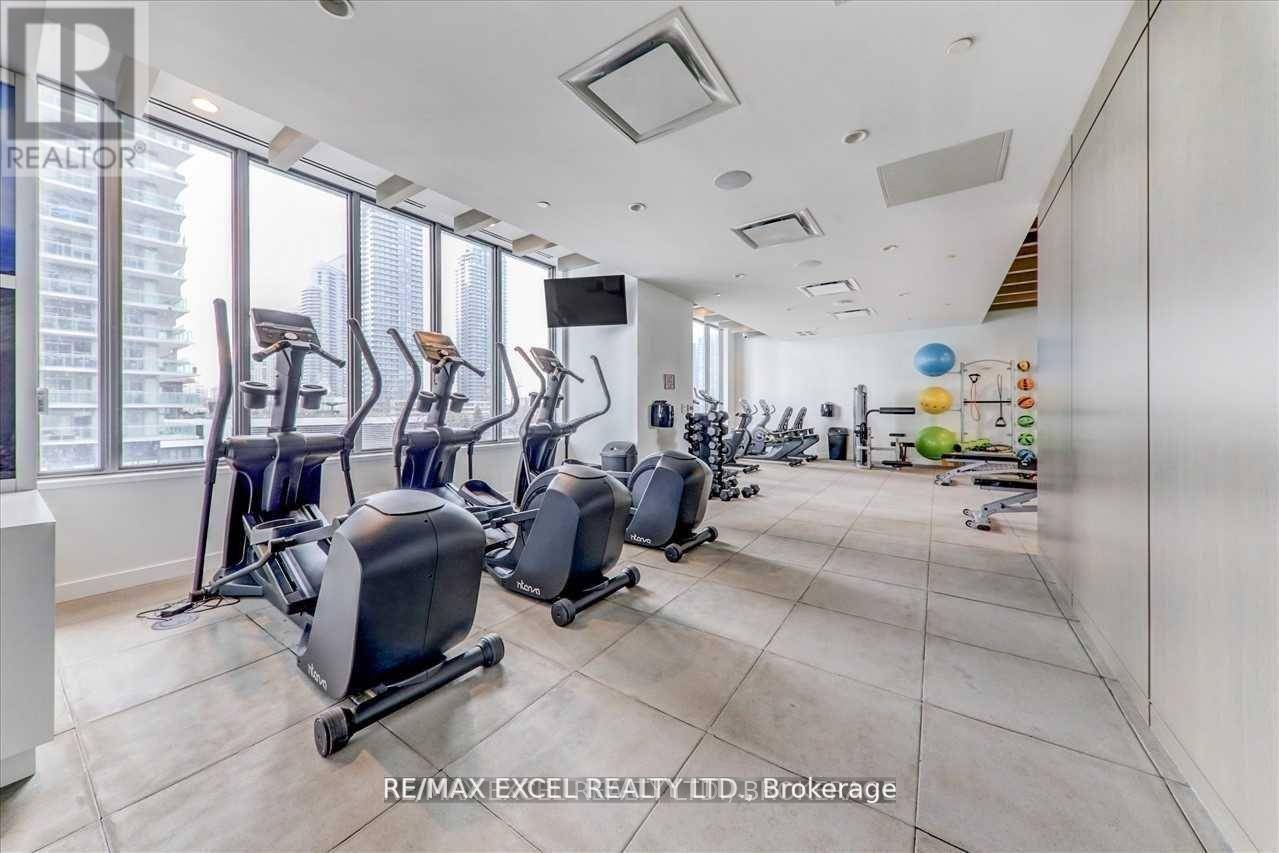 Toronto (mimico), ON M8V0G2,70 Annie Craig DR #415