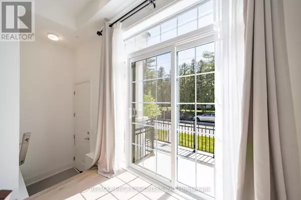Oakville (co Central), ON L6K2Y8,95 Brookfield RD #TH2