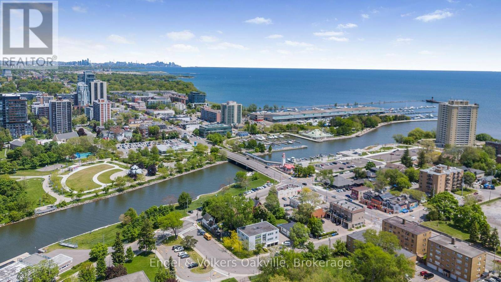 Mississauga (port Credit), ON L5H0A9,220 Missinnihe WAY #601