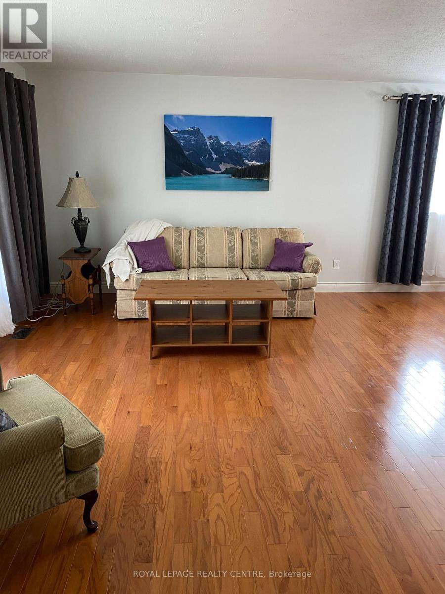 Brampton (avondale), ON L6T2T2,35 AINTREE CRESCENT