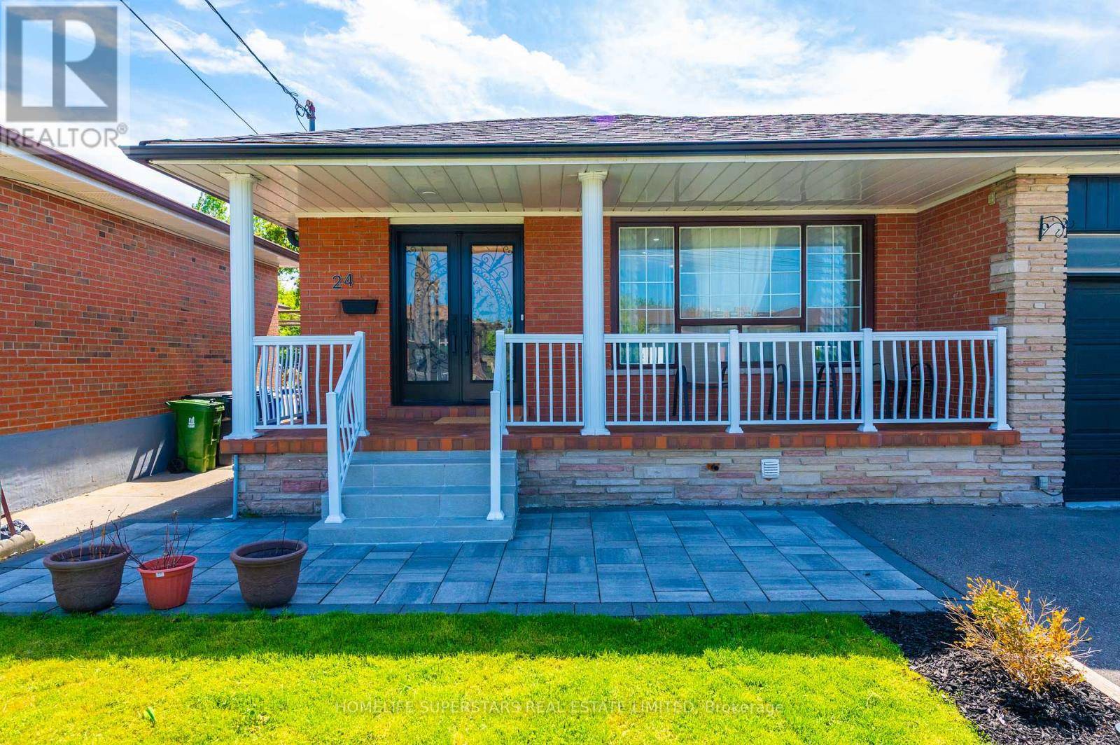 Toronto (humbermede), ON M9M1V6,24 ARCHWAY CRESCENT W