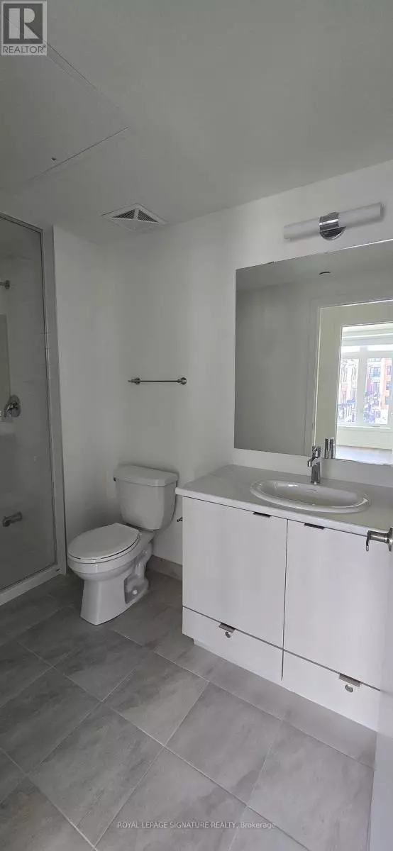 Toronto (beechborough-greenbrook), ON M6M0B7,125 Canon Jackson DR #313