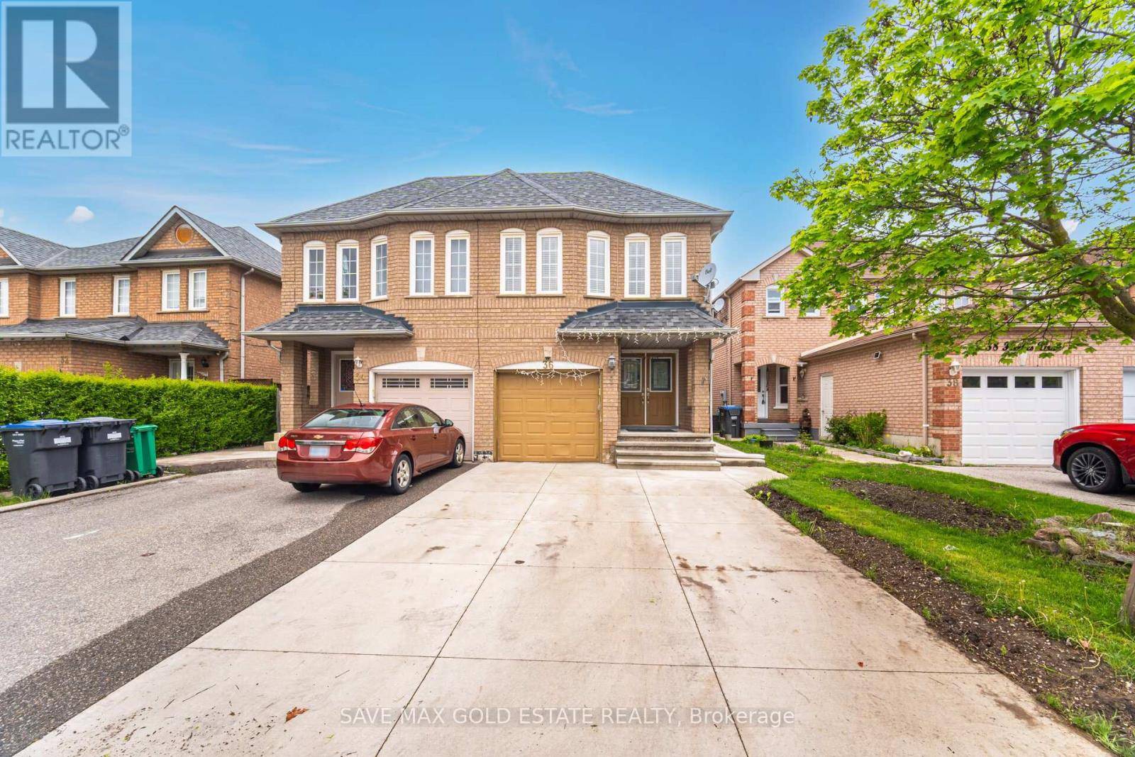 Brampton (fletcher's West), ON L6Y4Z2,36 HERKES DRIVE