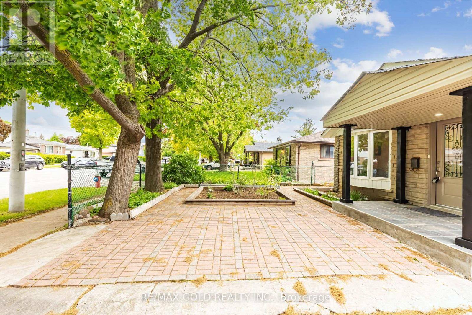Brampton (madoc), ON L6V2J2,86 RUTHERFORD ROAD N