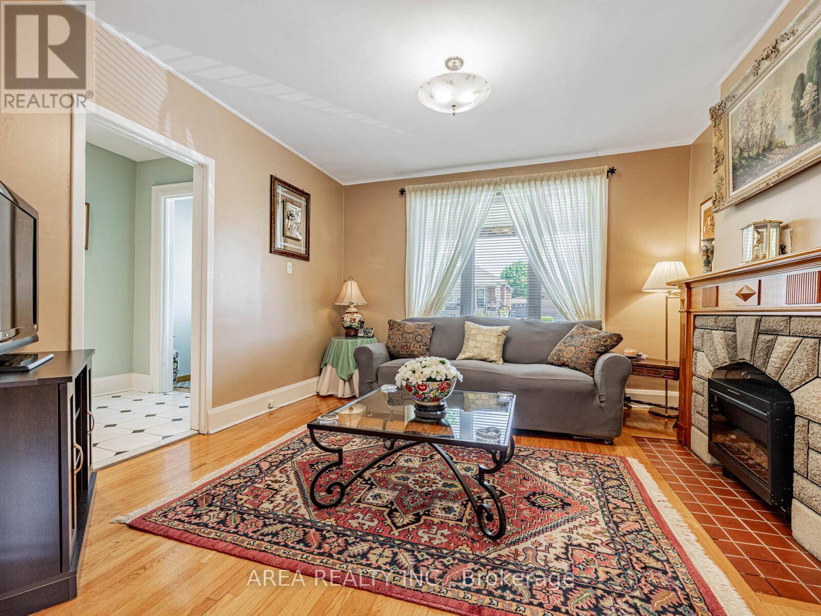 Toronto (briar Hill-belgravia), ON M6E4E8,54 HARTLEY AVENUE