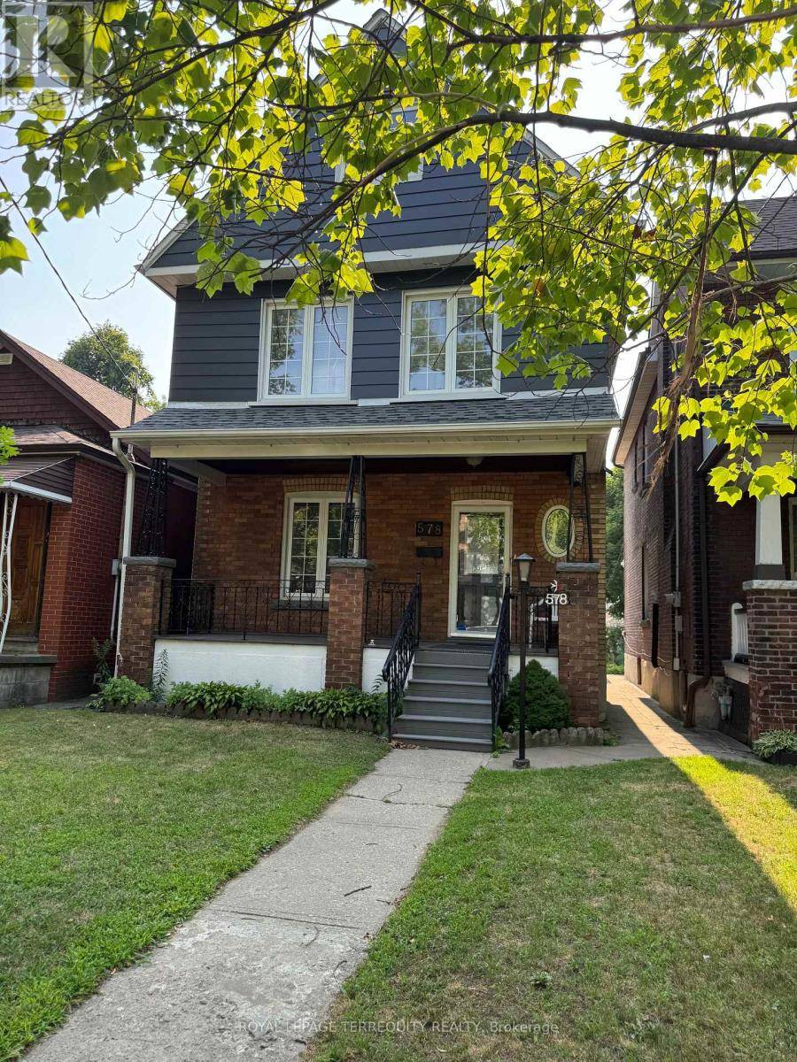 Toronto (runnymede-bloor West Village), ON M6S3H1,578 DURIE STREET