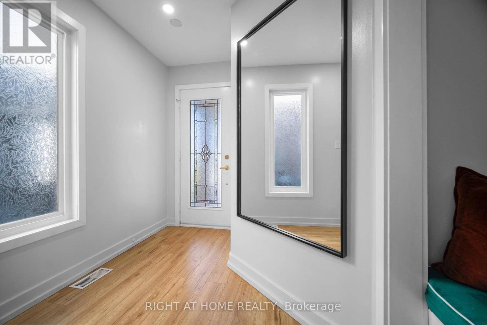 Mississauga (east Credit), ON L5V2N5,1085 FOXGLOVE PLACE