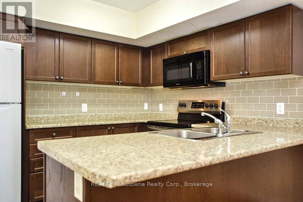 Oakville (wm Westmount), ON L6M0S3,2441 Greenwich DR #116