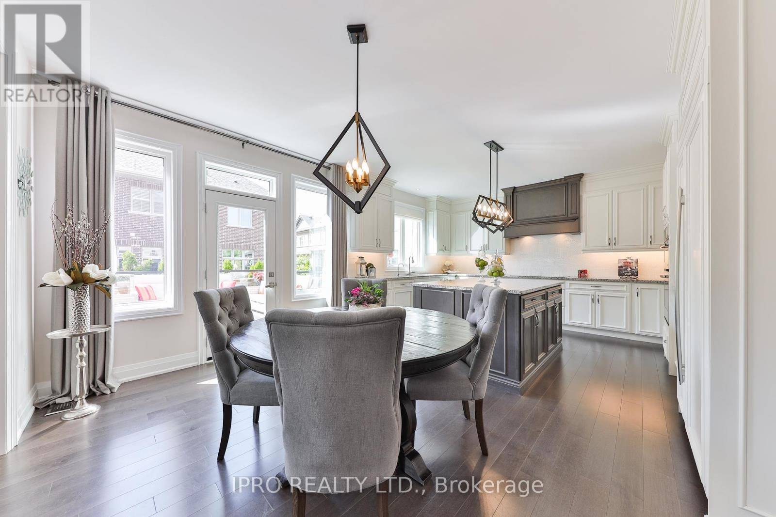 Oakville (go Glenorchy), ON L6M0W5,226 MCWILLIAMS CRESCENT