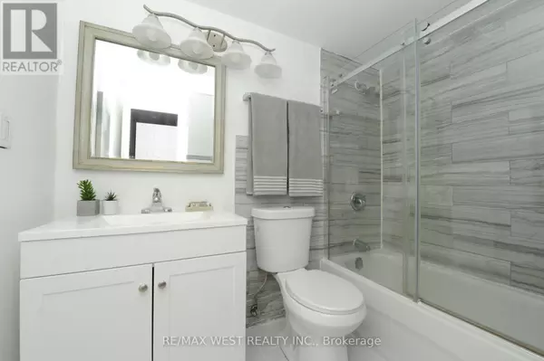 Toronto (york University Heights), ON M3J1K8,25 Four Winds DR #606