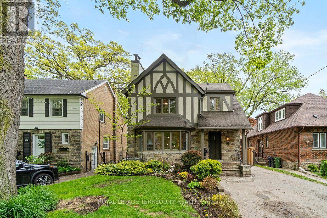 Toronto (kingsway South), ON M8X2E8,971 ROYAL YORK ROAD