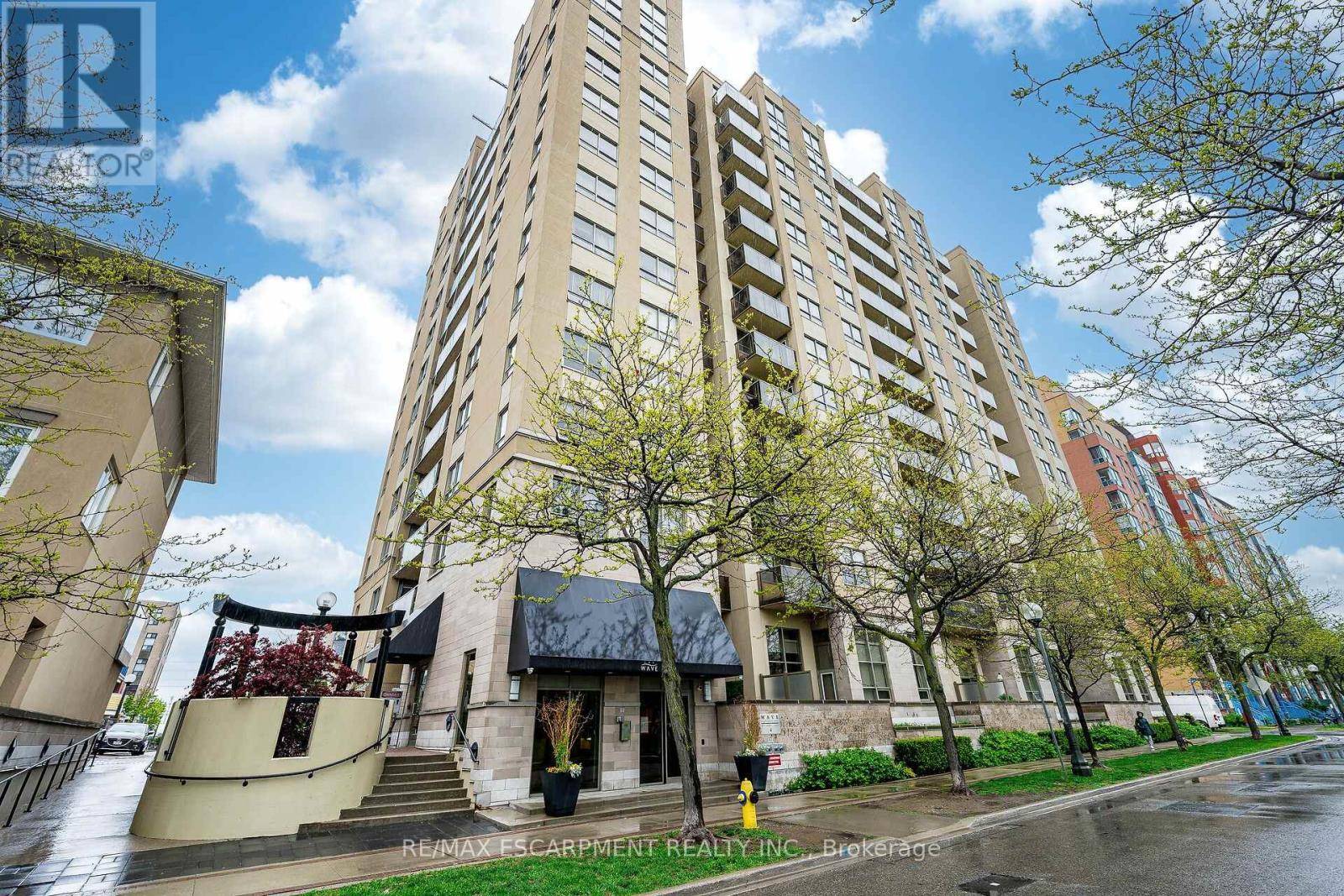 4 Elsinore PATH #402, Toronto (new Toronto), ON M8V4G7