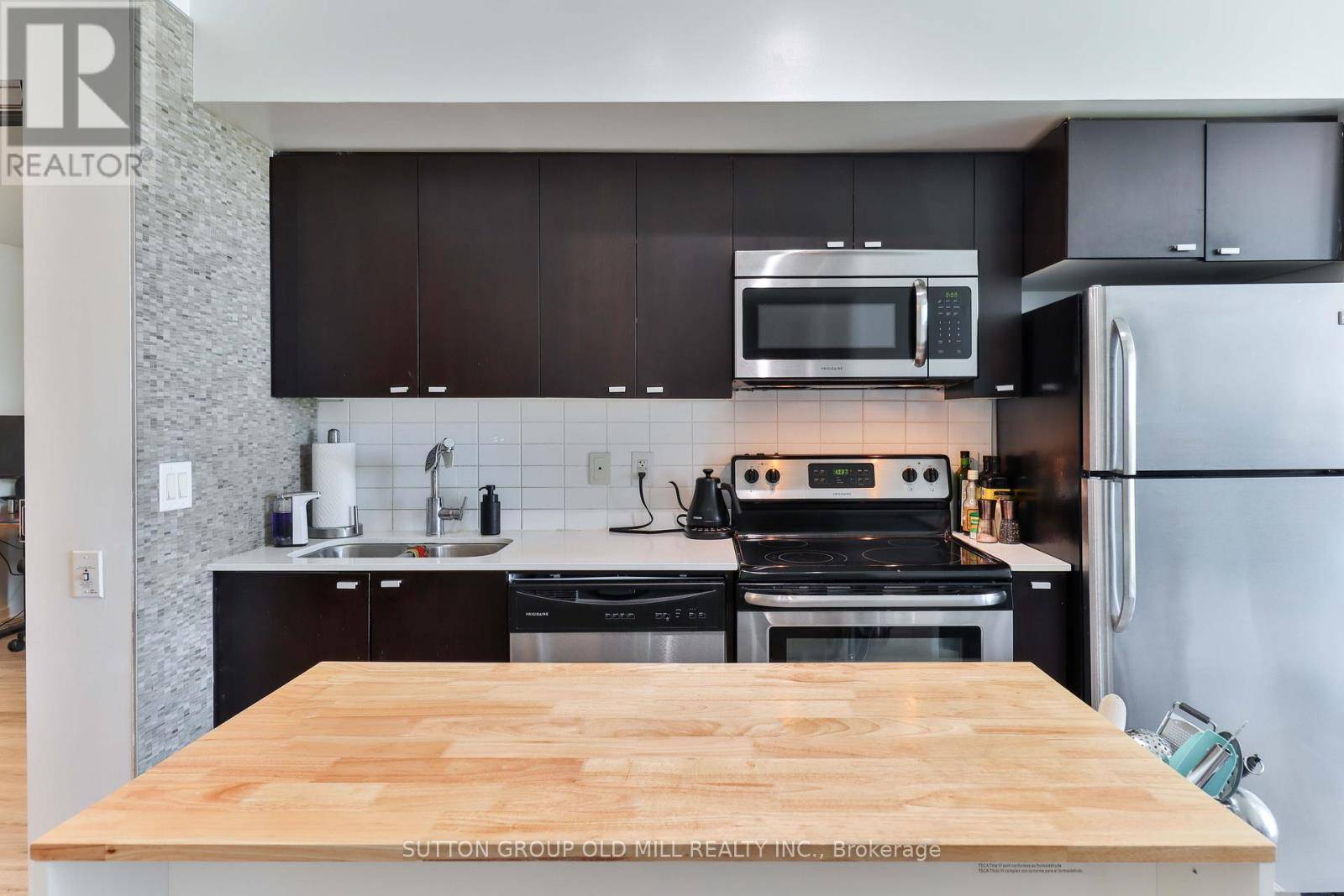 Toronto (high Park-swansea), ON M6S5B5,105 The Queensway #1904