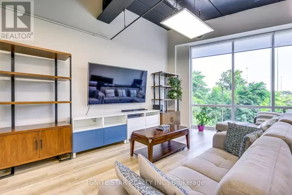 Oakville (qe Queen Elizabeth), ON L6H7G3,1670 North Service RD East #208