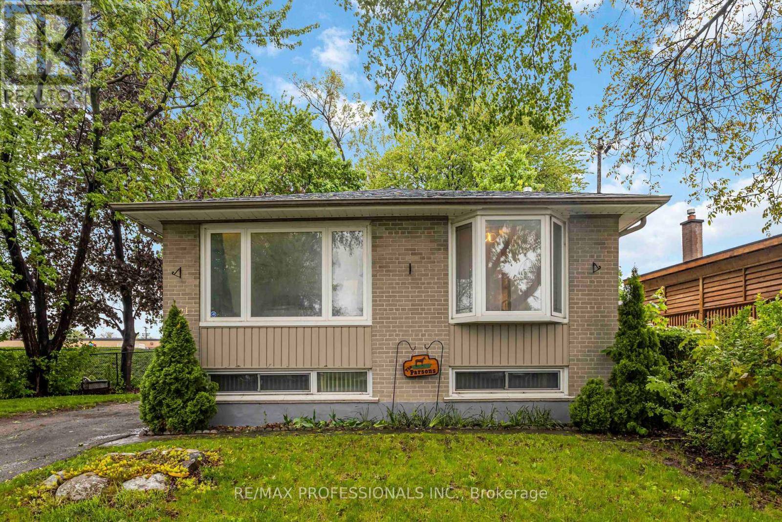 21 CAULFIELD ROAD, Toronto (elms-old Rexdale), ON M9W1X1