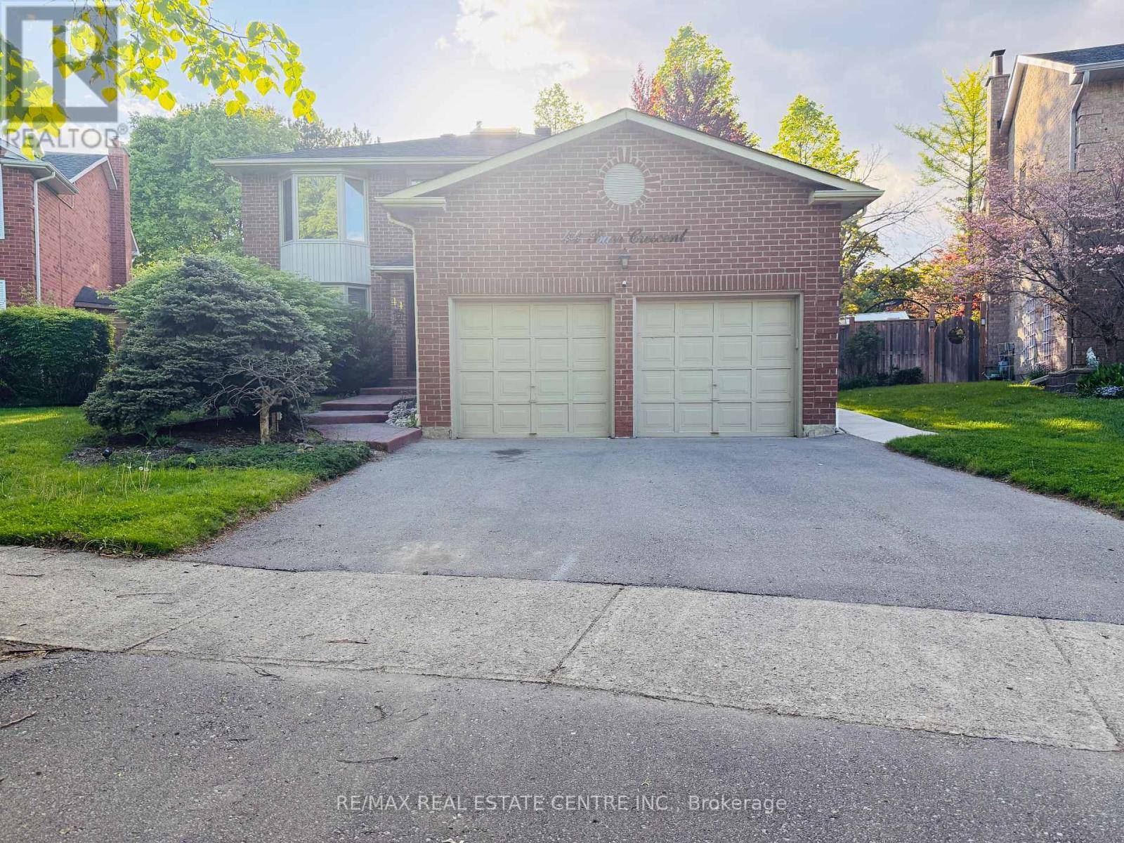 44 BARR CRESCENT, Brampton (heart Lake East), ON L6Z3E5