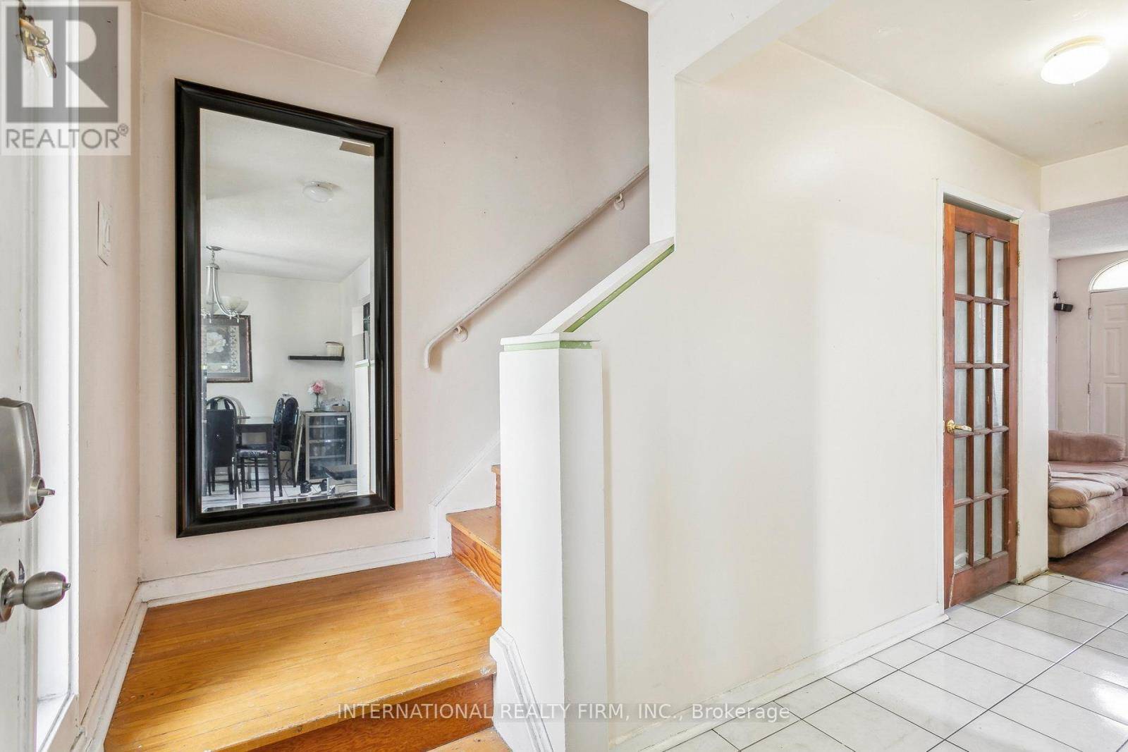 Toronto (west Humber-clairville), ON M9V1N8,250 John Garland BLVD #106