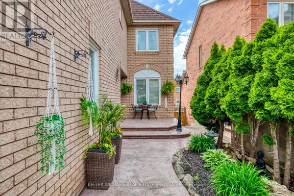Mississauga (hurontario), ON L5R3J4,516 RAVENSTONE COURT