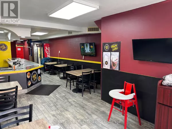 Mississauga (streetsville), ON L5M1L5,236 Queen ST South #Main Floor