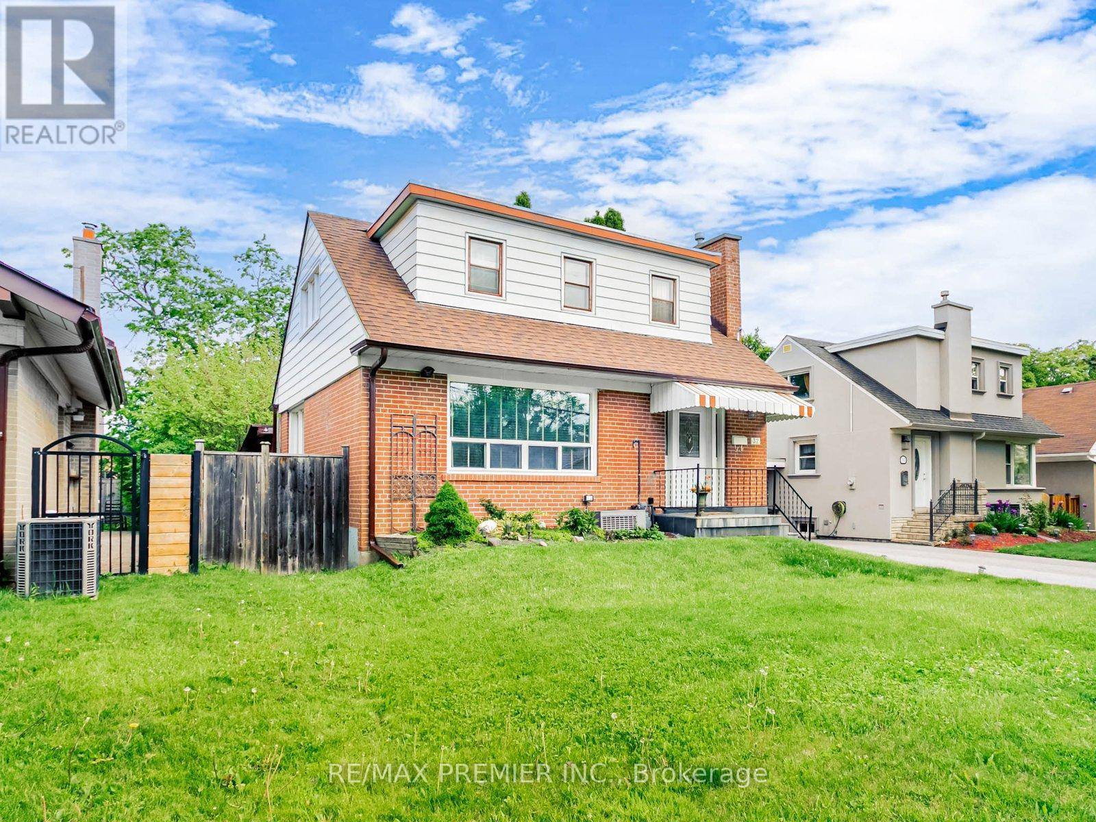 Toronto (rexdale-kipling), ON M9W2S7,32 GENTHORN AVENUE