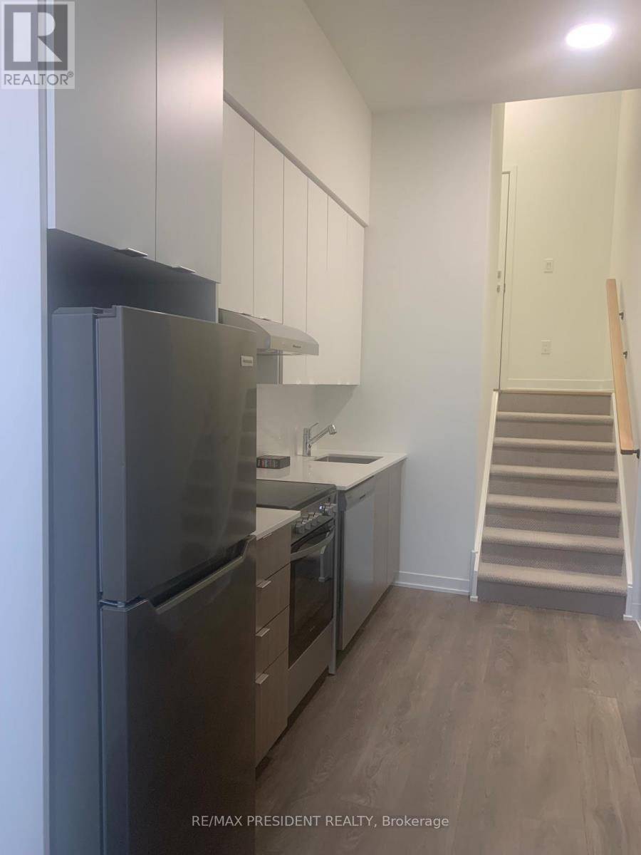 Toronto (beechborough-greenbrook), ON M6M2G1,165 CANON JACKSON DR West #101