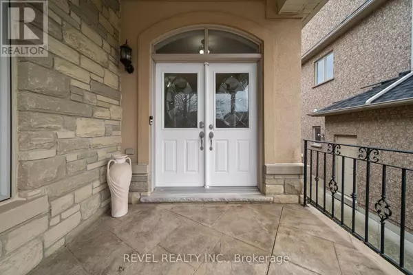Brampton (vales Of Castlemore), ON L6P1W1,31 SAINT HUBERT DRIVE